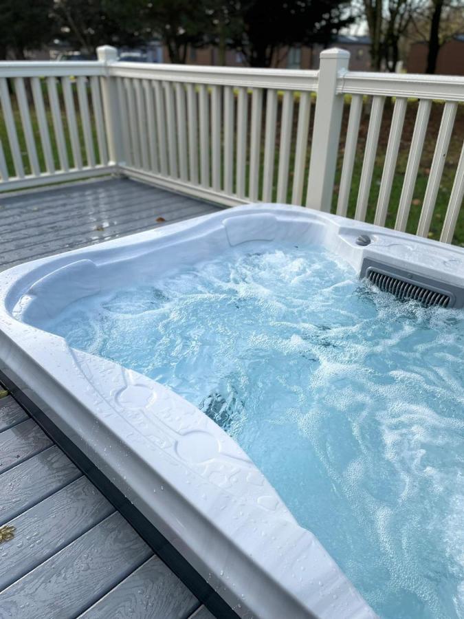 Dakota Lodge With Hot Tub York Exterior foto